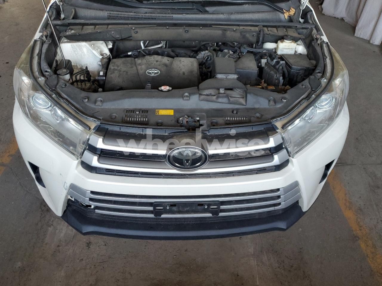 Photo 12 of 2018 TOYOTA HIGHLANDER LE (VIN 5TDBZRFH3JS832558)