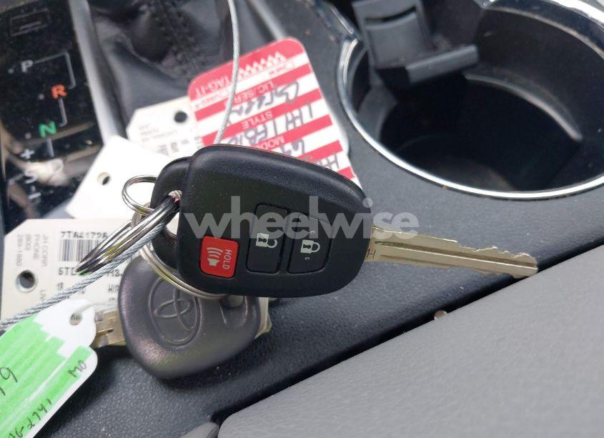 Photo 11 of 2018 Toyota Highlander LE (VIN 5TDBZRFH3JS841728)