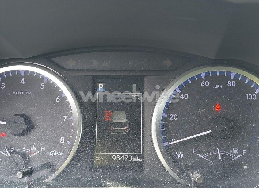 Photo 15 of 2018 Toyota Highlander LE (VIN 5TDBZRFH3JS841728)