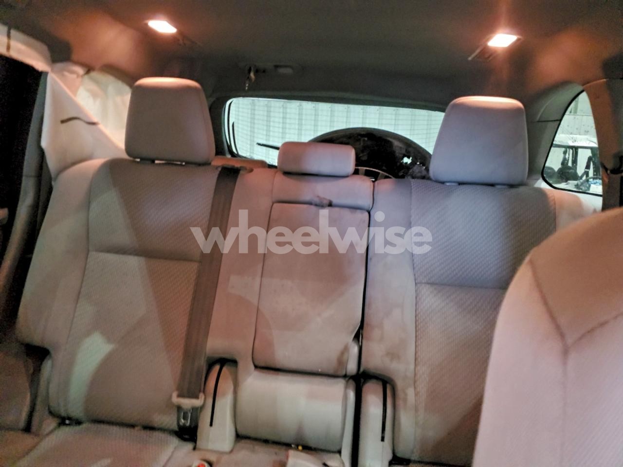 Photo 10 of 2018 TOYOTA HIGHLANDER LE (VIN 5TDBZRFH3JS856021)