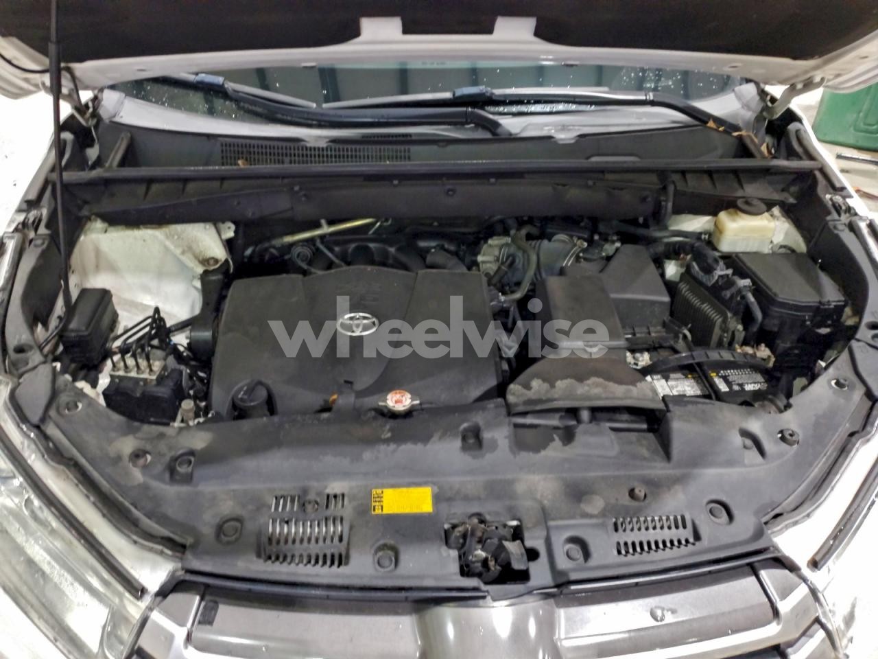 Photo 12 of 2018 TOYOTA HIGHLANDER LE (VIN 5TDBZRFH3JS856021)