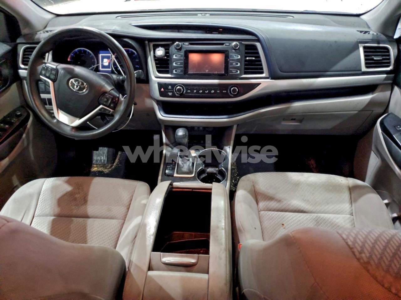 Photo 8 of 2018 TOYOTA HIGHLANDER LE (VIN 5TDBZRFH3JS856021)