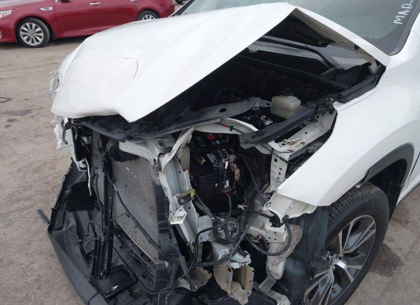 Photo 10 of 2019 Toyota Highlander LE (VIN 5TDBZRFH3KS922262)