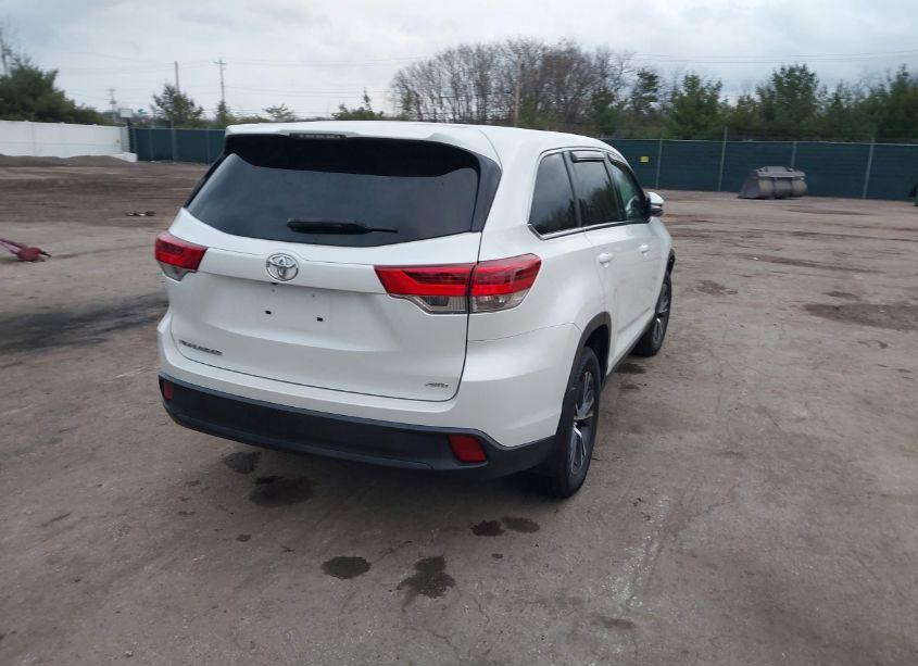 Photo 4 of 2019 Toyota Highlander LE (VIN 5TDBZRFH3KS922262)