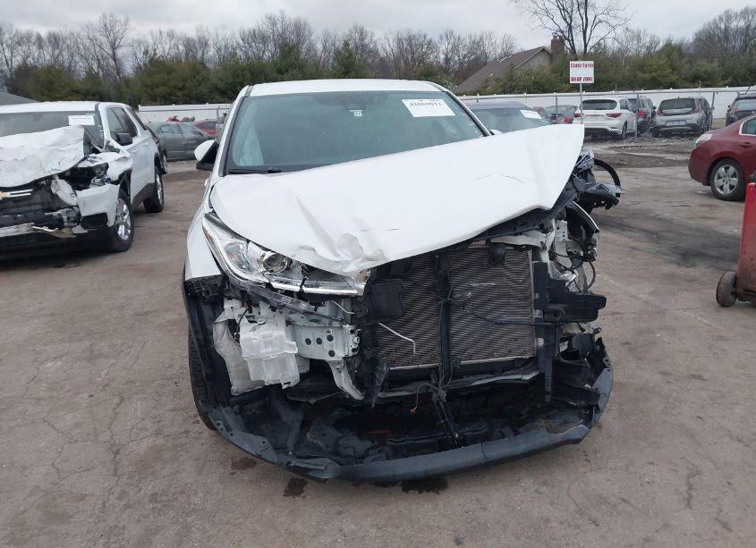 Photo 6 of 2019 Toyota Highlander LE (VIN 5TDBZRFH3KS922262)