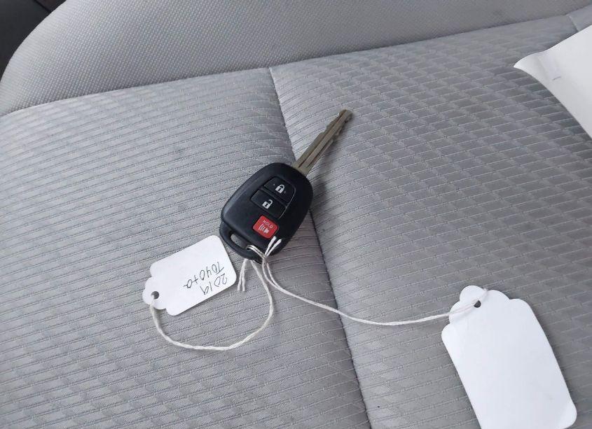 Photo 11 of 2019 Toyota Highlander LE (VIN 5TDBZRFH3KS996104)