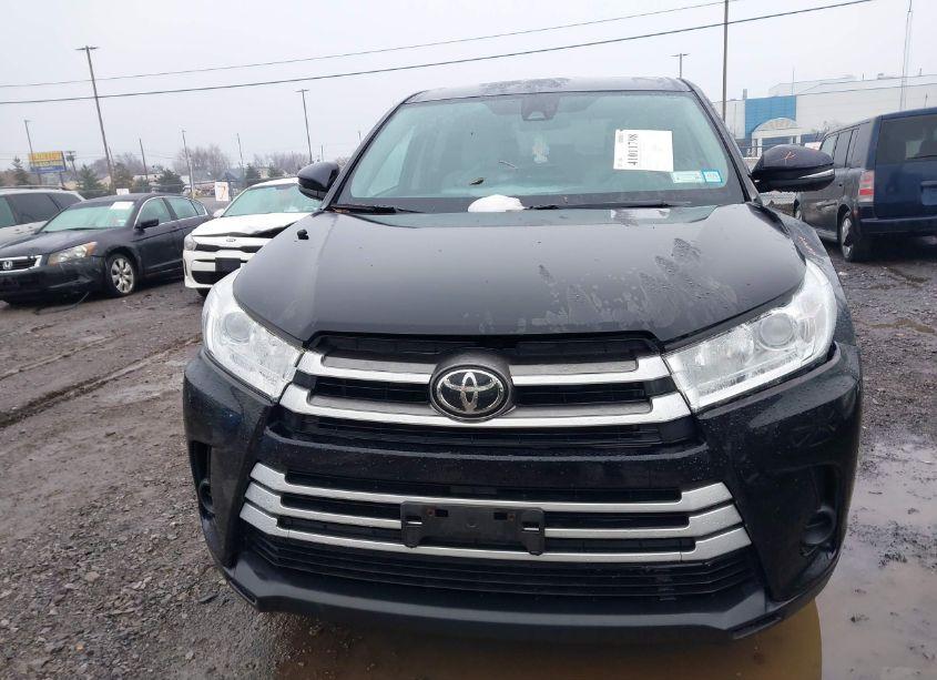 Photo 12 of 2019 Toyota Highlander LE (VIN 5TDBZRFH3KS996104)