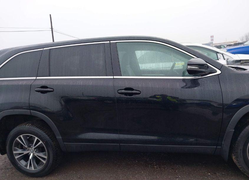 Photo 13 of 2019 Toyota Highlander LE (VIN 5TDBZRFH3KS996104)