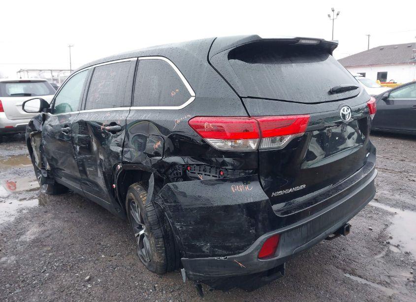 Photo 3 of 2019 Toyota Highlander LE (VIN 5TDBZRFH3KS996104)