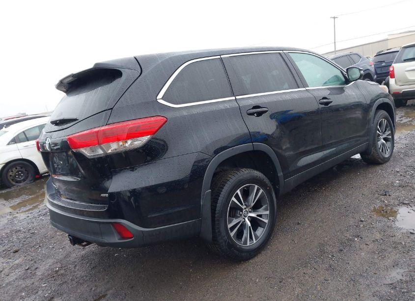 Photo 4 of 2019 Toyota Highlander LE (VIN 5TDBZRFH3KS996104)