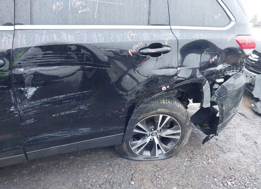 Photo 6 of 2019 Toyota Highlander LE (VIN 5TDBZRFH3KS996104)
