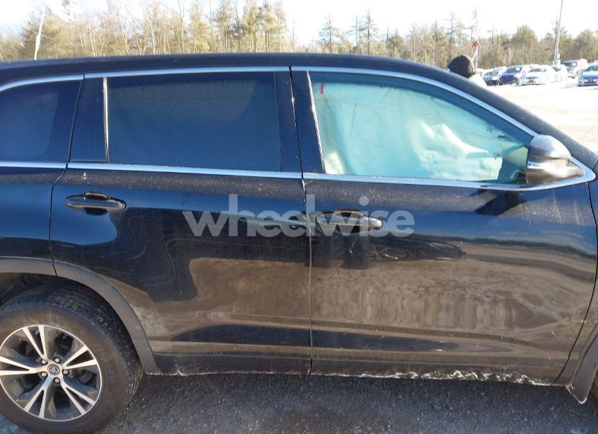 Photo 13 of 2017 Toyota Highlander LE (VIN 5TDBZRFH4HS468306)