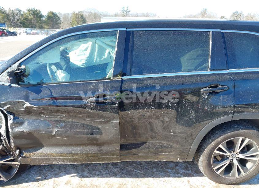 Photo 14 of 2017 Toyota Highlander LE (VIN 5TDBZRFH4HS468306)