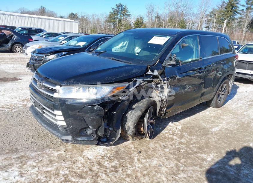 Photo 2 of 2017 Toyota Highlander LE (VIN 5TDBZRFH4HS468306)