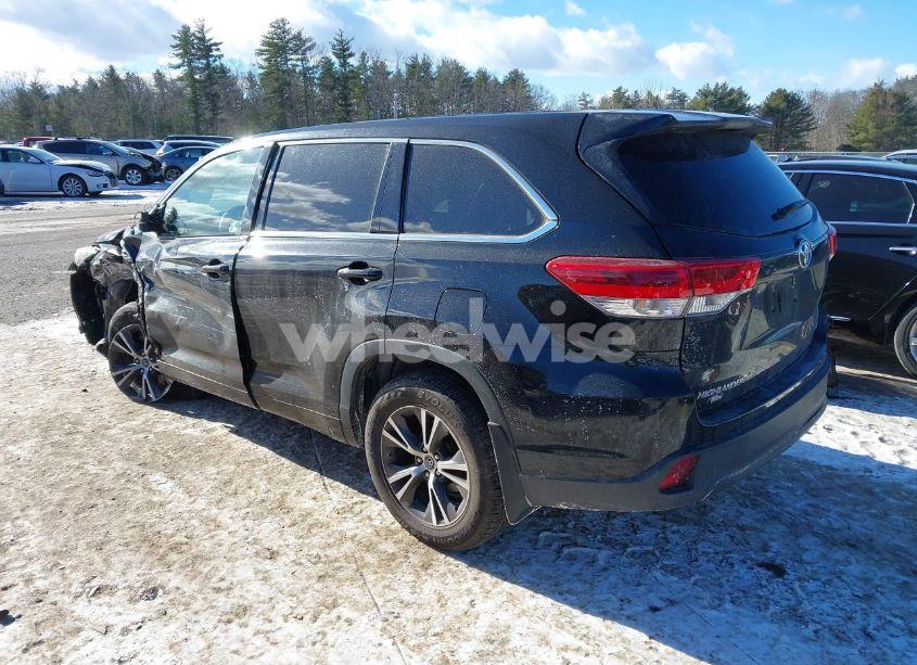Photo 3 of 2017 Toyota Highlander LE (VIN 5TDBZRFH4HS468306)