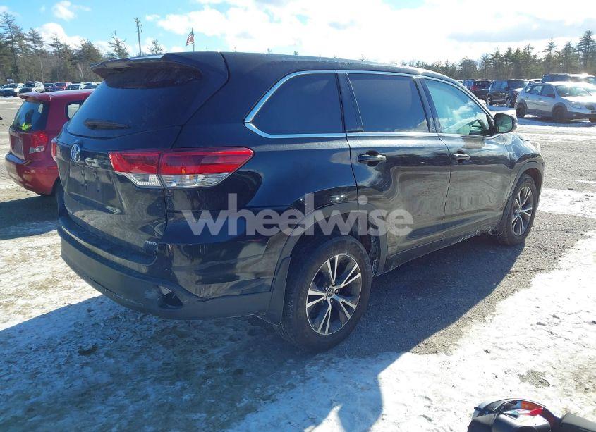 Photo 4 of 2017 Toyota Highlander LE (VIN 5TDBZRFH4HS468306)