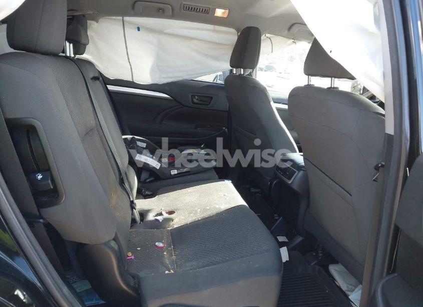 Photo 8 of 2017 Toyota Highlander LE (VIN 5TDBZRFH4HS468306)