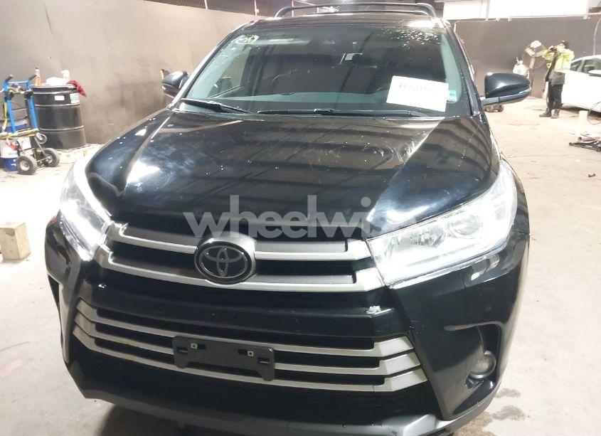 Photo 12 of 2018 Toyota Highlander LE PLUS (VIN 5TDBZRFH4JS820340)