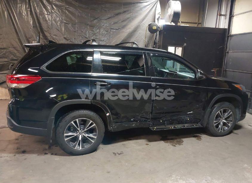 Photo 13 of 2018 Toyota Highlander LE PLUS (VIN 5TDBZRFH4JS820340)