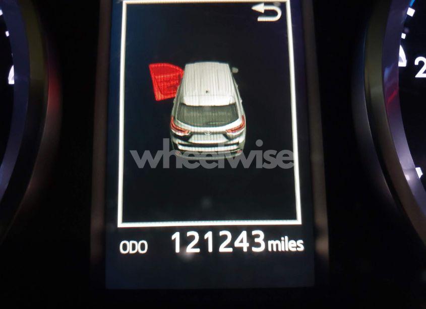 Photo 15 of 2018 Toyota Highlander LE PLUS (VIN 5TDBZRFH4JS820340)