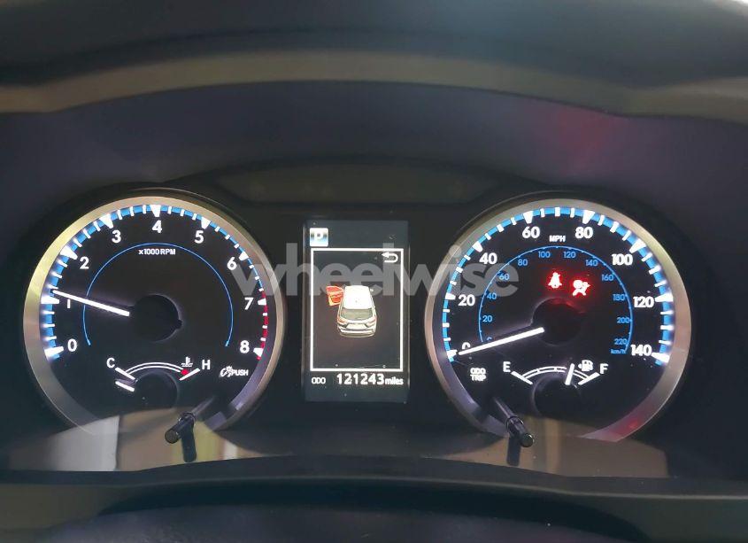 Photo 7 of 2018 Toyota Highlander LE PLUS (VIN 5TDBZRFH4JS820340)