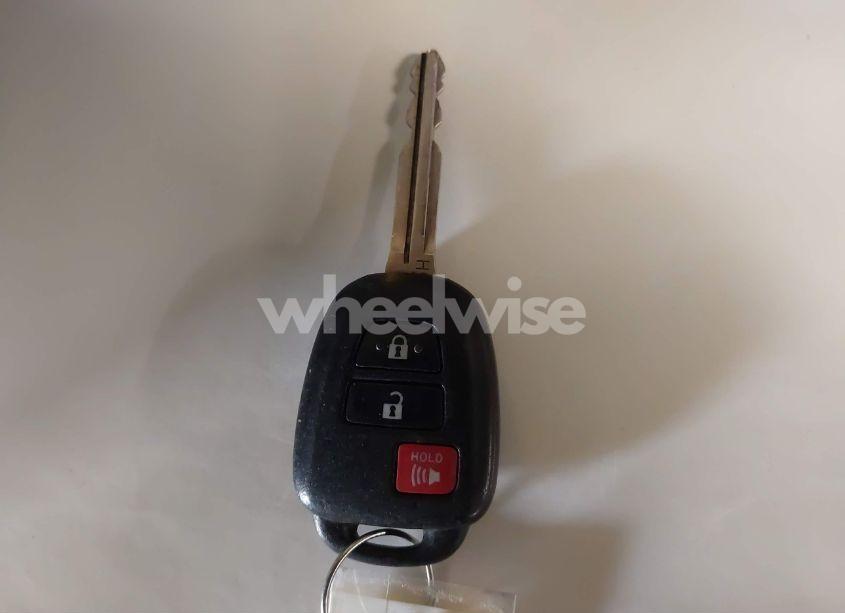 Photo 11 of 2018 Toyota Highlander LE (VIN 5TDBZRFH4JS835324)