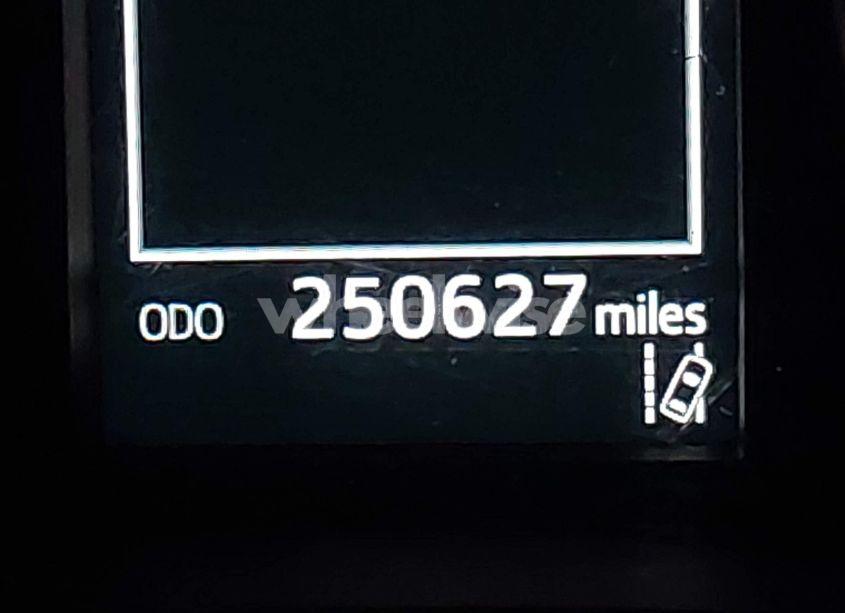 Photo 15 of 2018 Toyota Highlander LE (VIN 5TDBZRFH4JS835324)