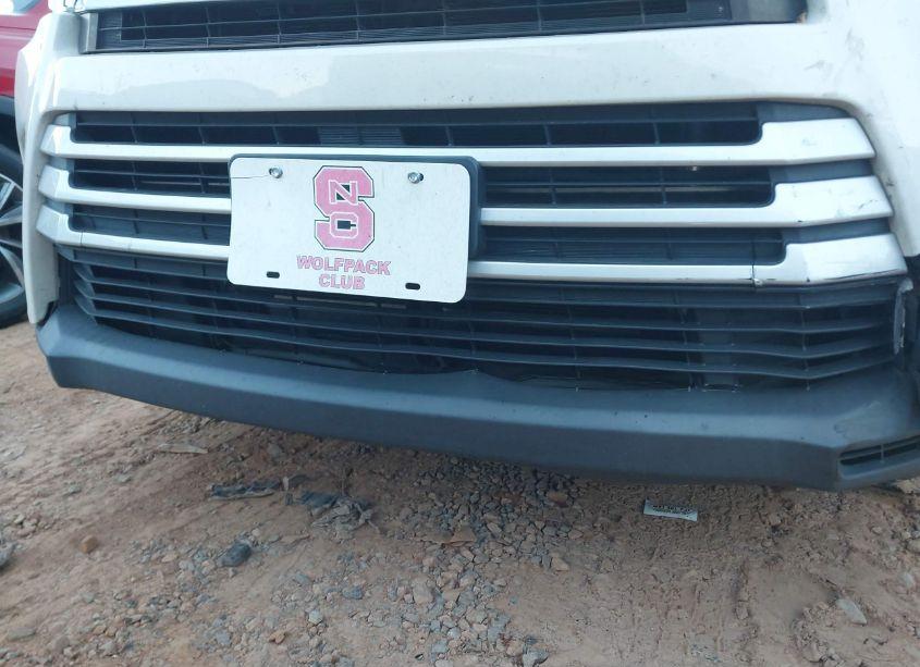 Photo 17 of 2018 Toyota Highlander LE (VIN 5TDBZRFH4JS835971)