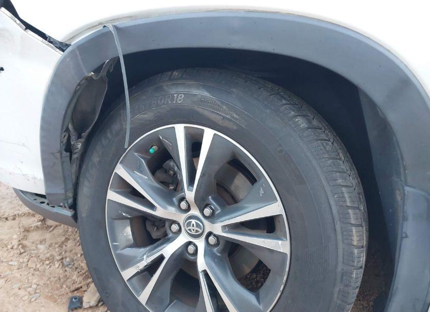 Photo 21 of 2018 Toyota Highlander LE (VIN 5TDBZRFH4JS835971)