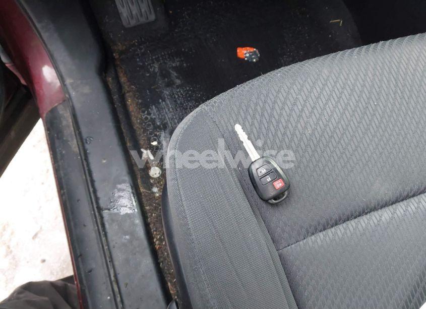 Photo 11 of 2018 Toyota Highlander LE (VIN 5TDBZRFH4JS877329)