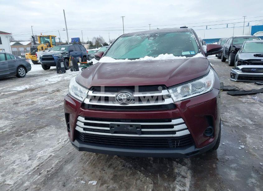 Photo 12 of 2018 Toyota Highlander LE (VIN 5TDBZRFH4JS877329)