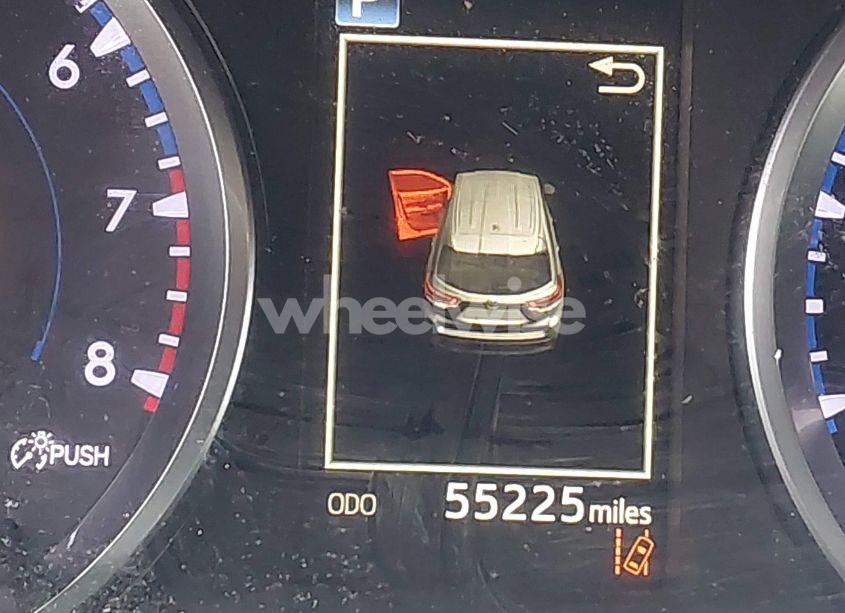 Photo 15 of 2018 Toyota Highlander LE (VIN 5TDBZRFH4JS877329)