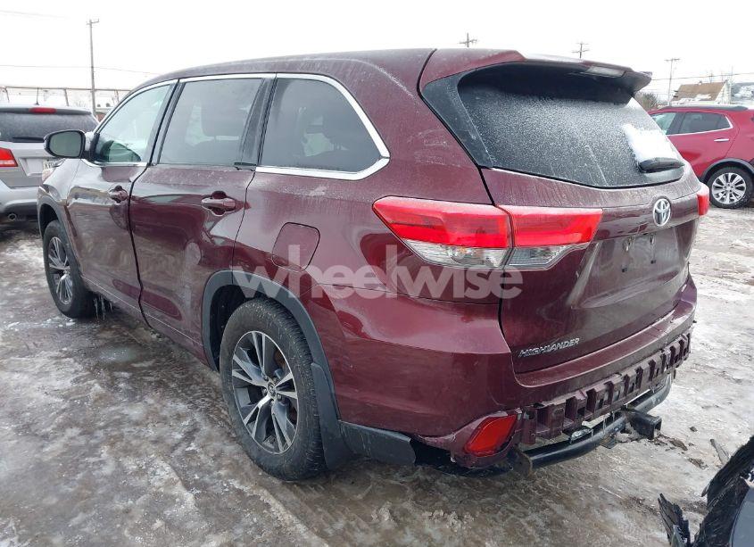 Photo 3 of 2018 Toyota Highlander LE (VIN 5TDBZRFH4JS877329)