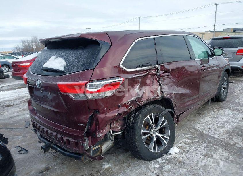 Photo 4 of 2018 Toyota Highlander LE (VIN 5TDBZRFH4JS877329)