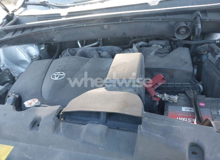 Photo 10 of 2018 Toyota Highlander LE PLUS (VIN 5TDBZRFH4JS884880)