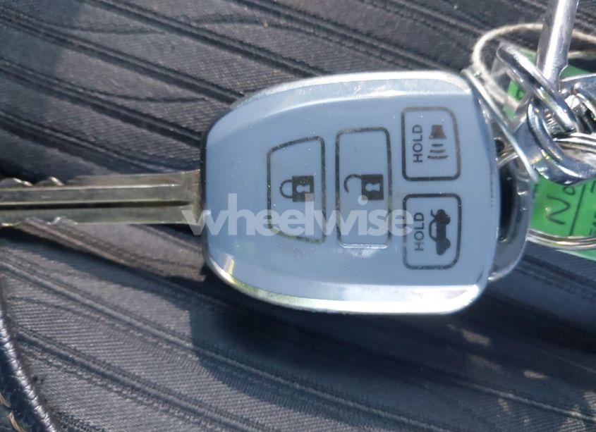 Photo 11 of 2018 Toyota Highlander LE PLUS (VIN 5TDBZRFH4JS884880)