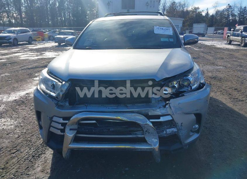 Photo 6 of 2018 Toyota Highlander LE PLUS (VIN 5TDBZRFH4JS884880)