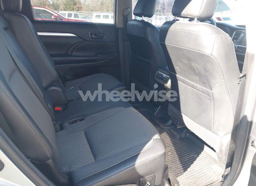 Photo 8 of 2018 Toyota Highlander LE PLUS (VIN 5TDBZRFH4JS884880)