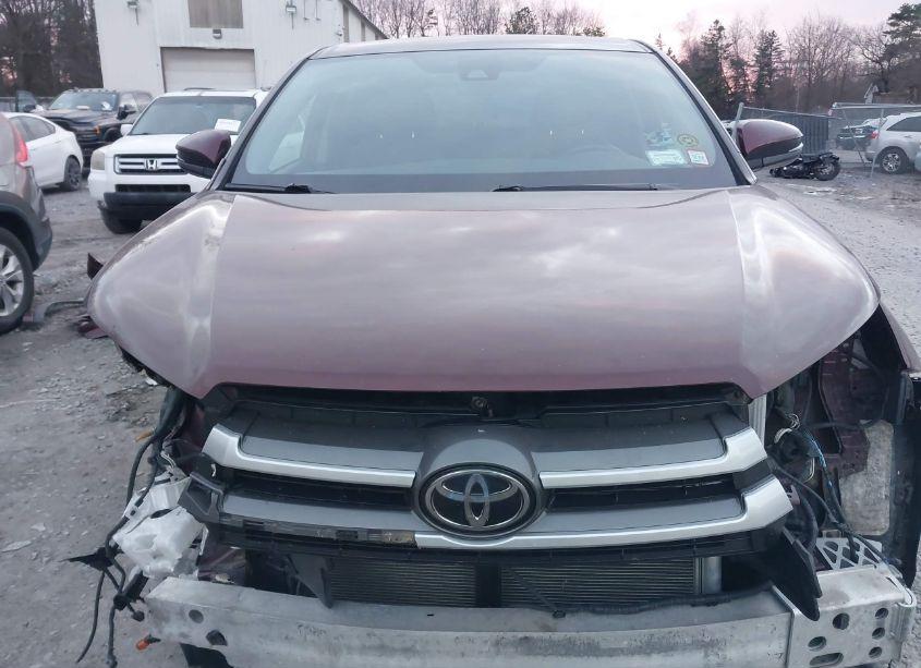 Photo 10 of 2018 Toyota Highlander LE PLUS (VIN 5TDBZRFH4JS900480)
