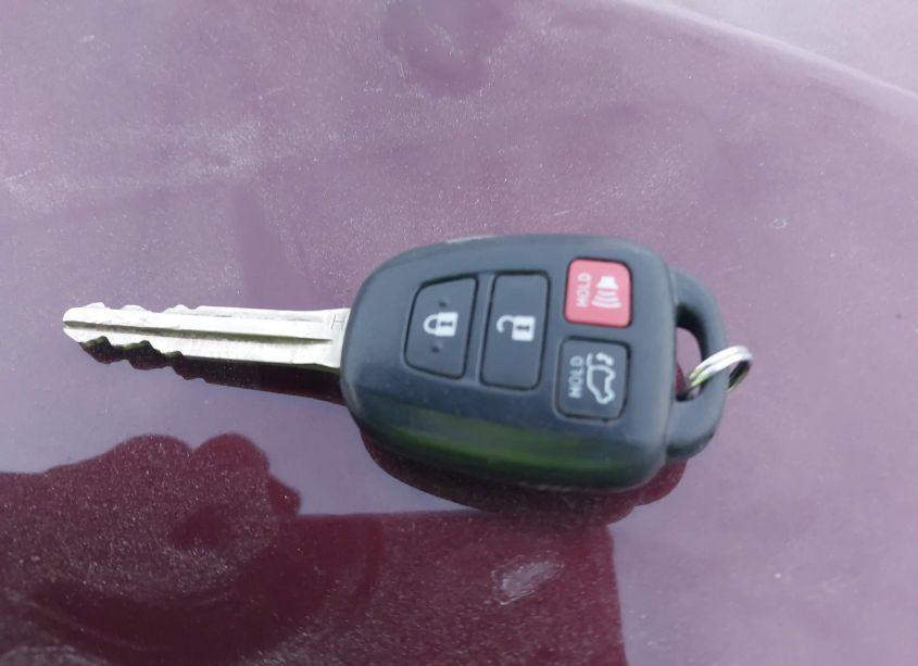 Photo 11 of 2018 Toyota Highlander LE PLUS (VIN 5TDBZRFH4JS900480)