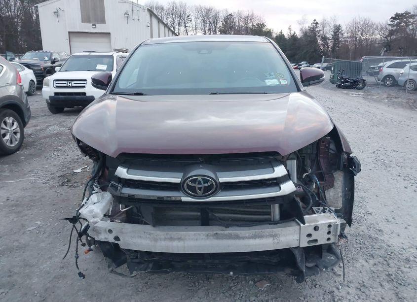 Photo 12 of 2018 Toyota Highlander LE PLUS (VIN 5TDBZRFH4JS900480)