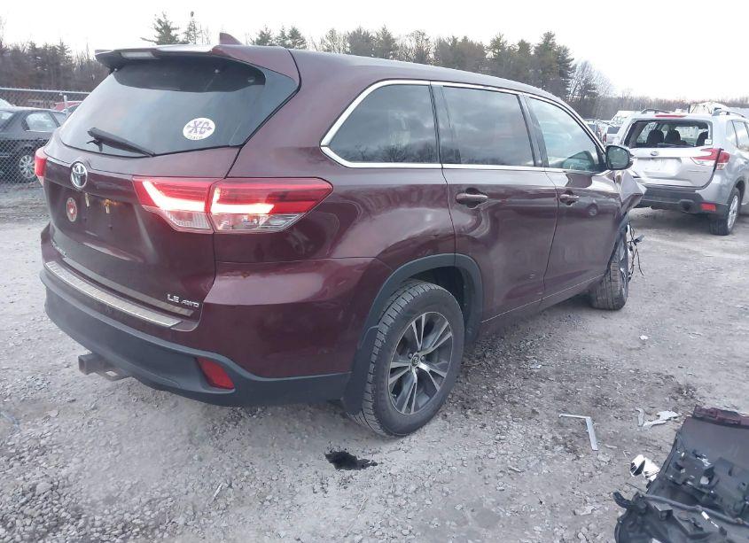 Photo 4 of 2018 Toyota Highlander LE PLUS (VIN 5TDBZRFH4JS900480)