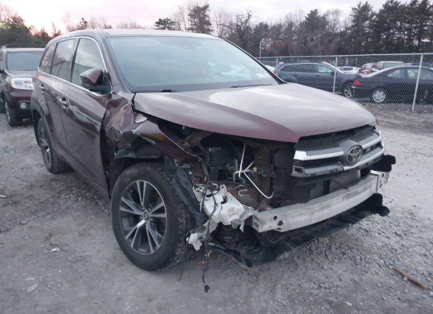 Photo 6 of 2018 Toyota Highlander LE PLUS (VIN 5TDBZRFH4JS900480)