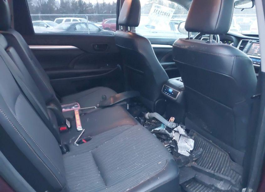 Photo 8 of 2018 Toyota Highlander LE PLUS (VIN 5TDBZRFH4JS900480)