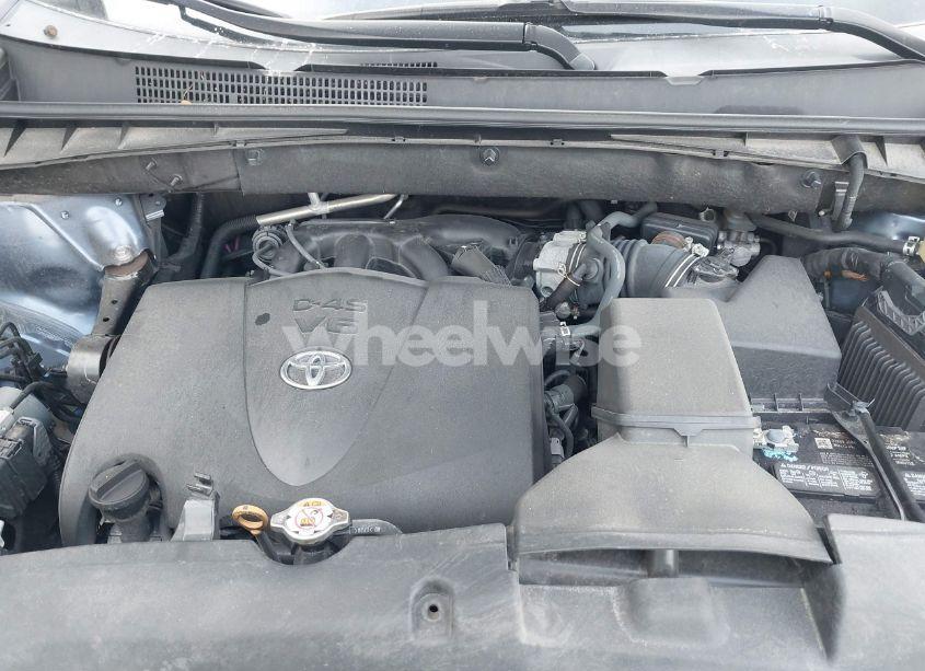 Photo 10 of 2019 Toyota Highlander LE (VIN 5TDBZRFH4KS738142)