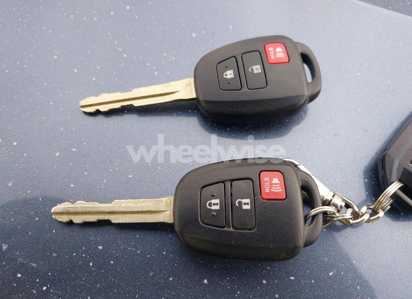 Photo 11 of 2019 Toyota Highlander LE (VIN 5TDBZRFH4KS738142)