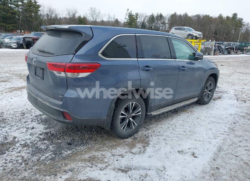 Photo 4 of 2019 Toyota Highlander LE (VIN 5TDBZRFH4KS738142)