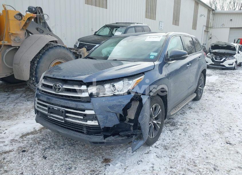 Photo 6 of 2019 Toyota Highlander LE (VIN 5TDBZRFH4KS738142)