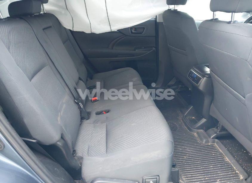 Photo 8 of 2019 Toyota Highlander LE (VIN 5TDBZRFH4KS738142)