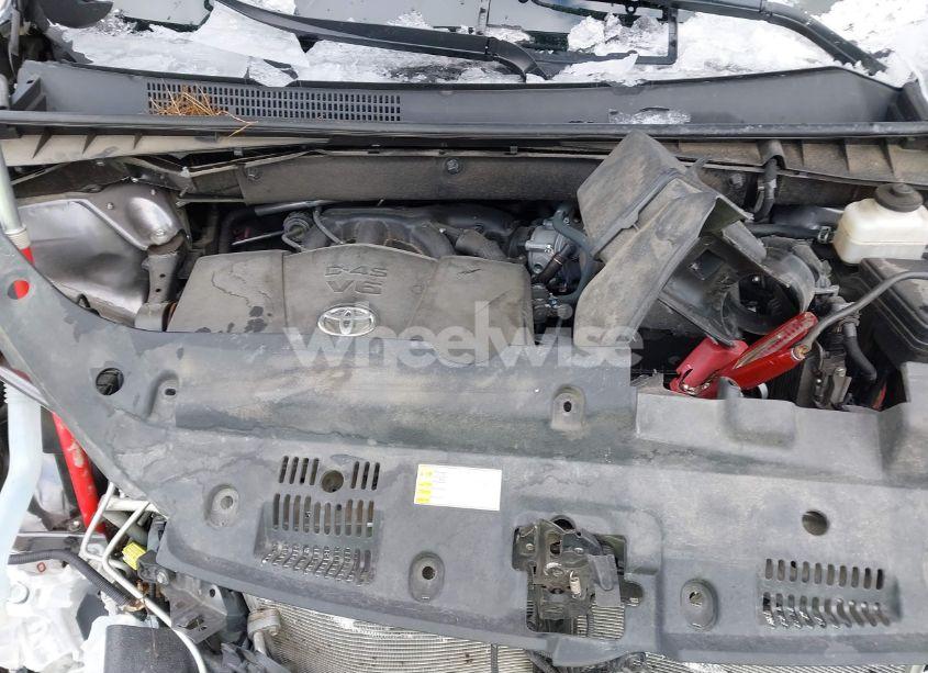 Photo 10 of 2019 Toyota Highlander LE PLUS (VIN 5TDBZRFH4KS741123)